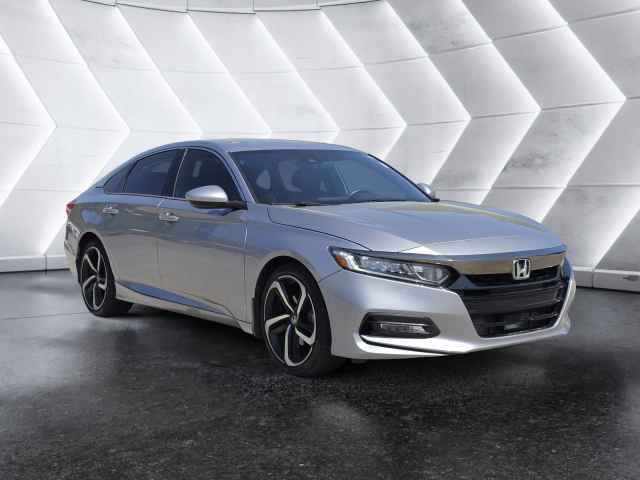 2016 Toyota Camry 4-door Sedan I4 Auto XLE, T538825, Photo 1